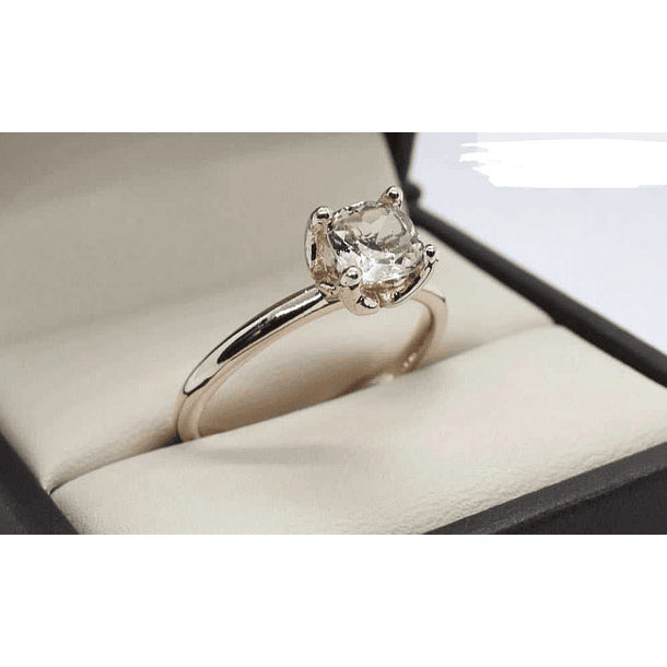 Anillo solitario en oro rosa de 14k con morganita corte cojín en talla 6.5 