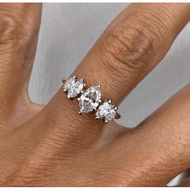 Anillo churumbela en plata ley 925 y baño de rodio con citrino y amatista verde en talla 9. 