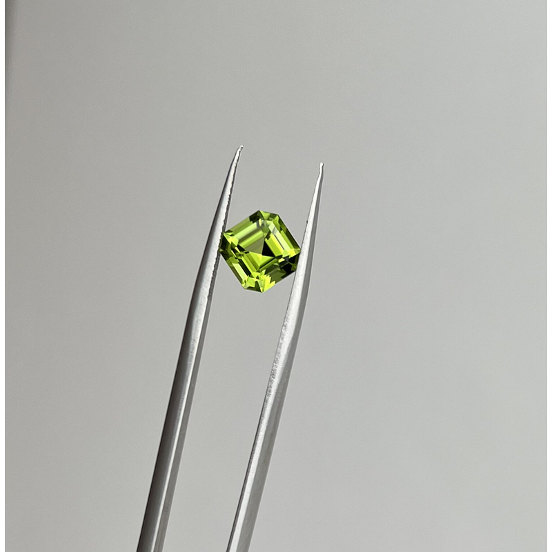 Peridoto Pakistaní-2ct-6.9x7.1mm