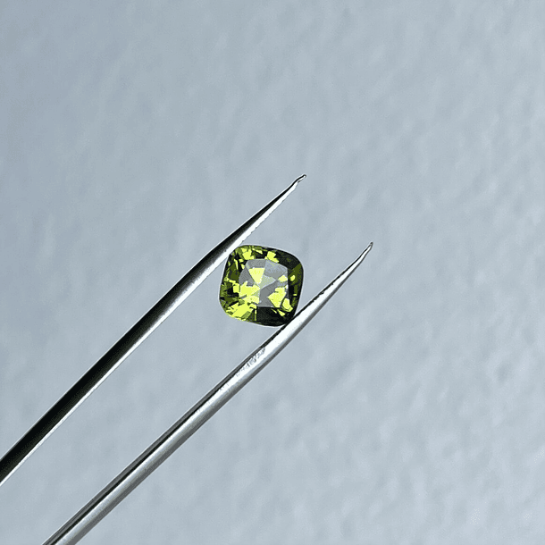 Peridoto Pakistán-3.00ct-8.2x8.1mm 1