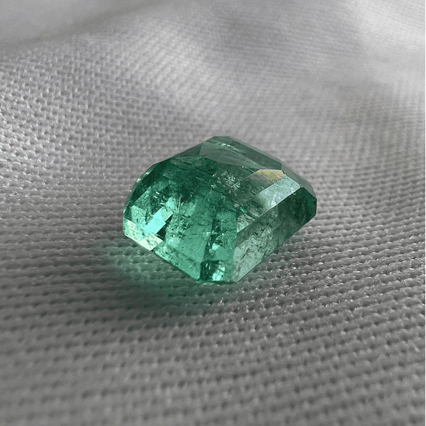 Esmeralda-3.56ct-9.37x8.17x5.26mm 3