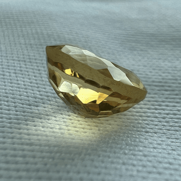 Citrino-3.95ct-10.2x9.2mm 4