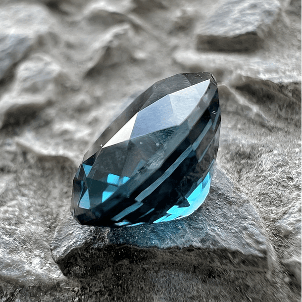 Topacio London Blue-3.30ct-9.7x8x5.7mm 4