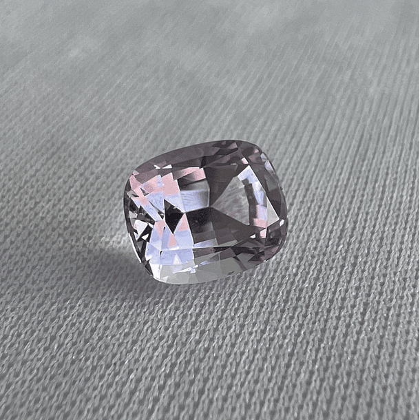 Kunzita-4.70ct-10x8x7.3mm 1