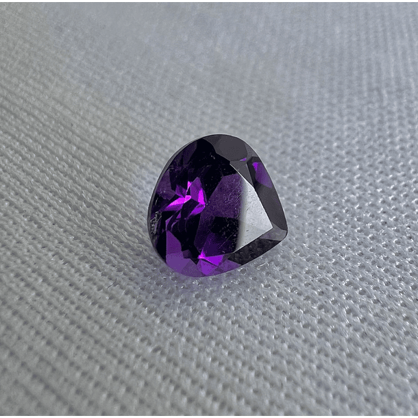 Amatista-0.90ct-7x6.9mm 1