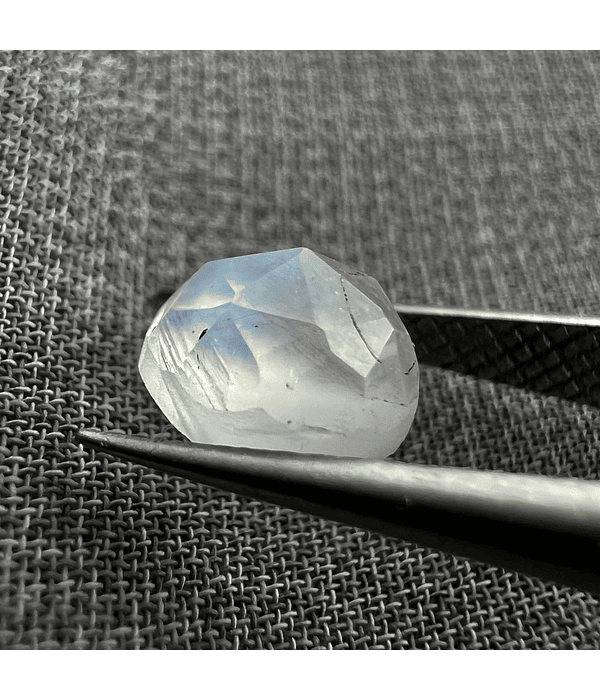 Piedra Luna-1.00ct-6x6x3.7mm