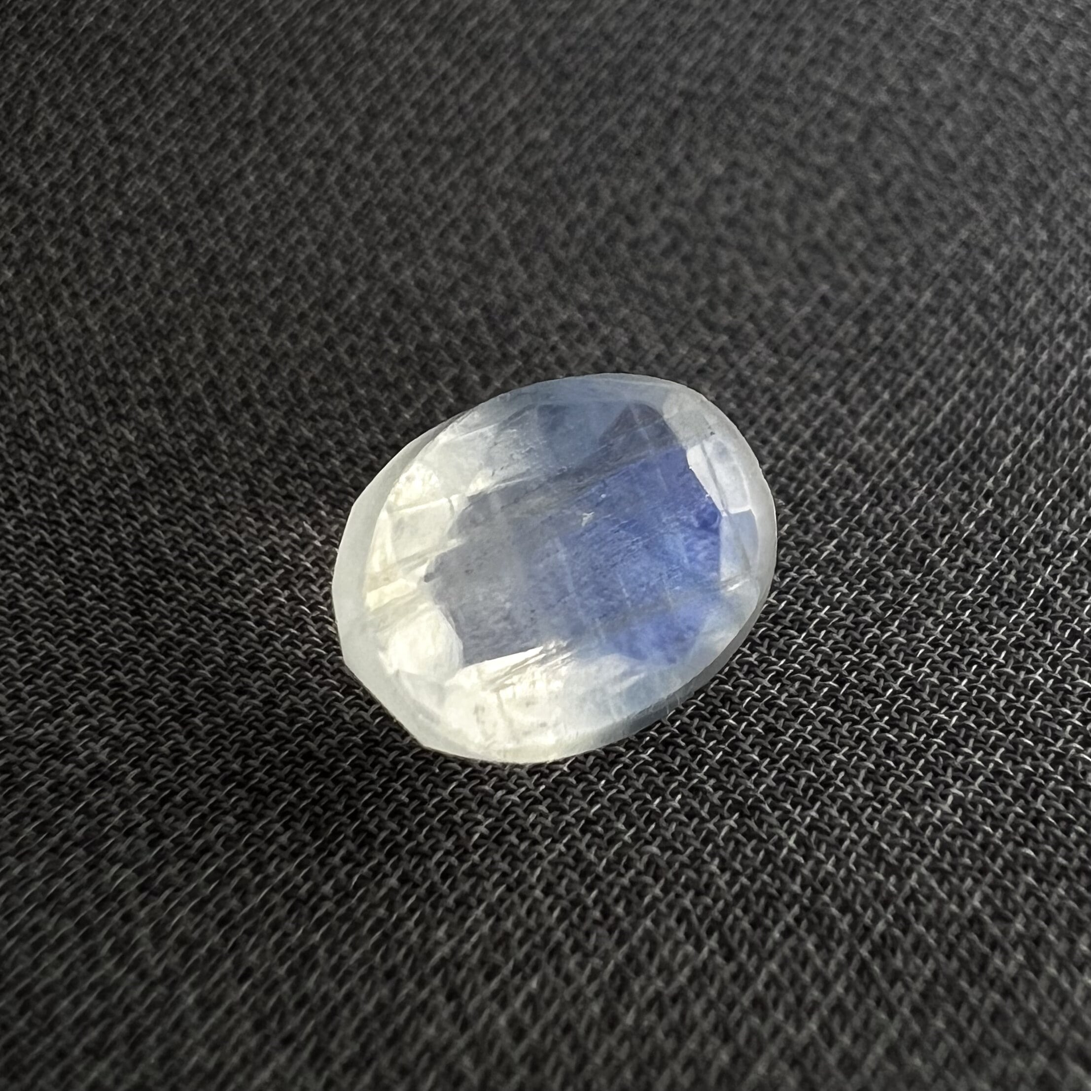 Piedra Luna-2.50ct-9x6.9x4.6mm