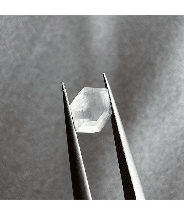 Piedra Luna-0.65ct-6.5x4.9x3.6mm