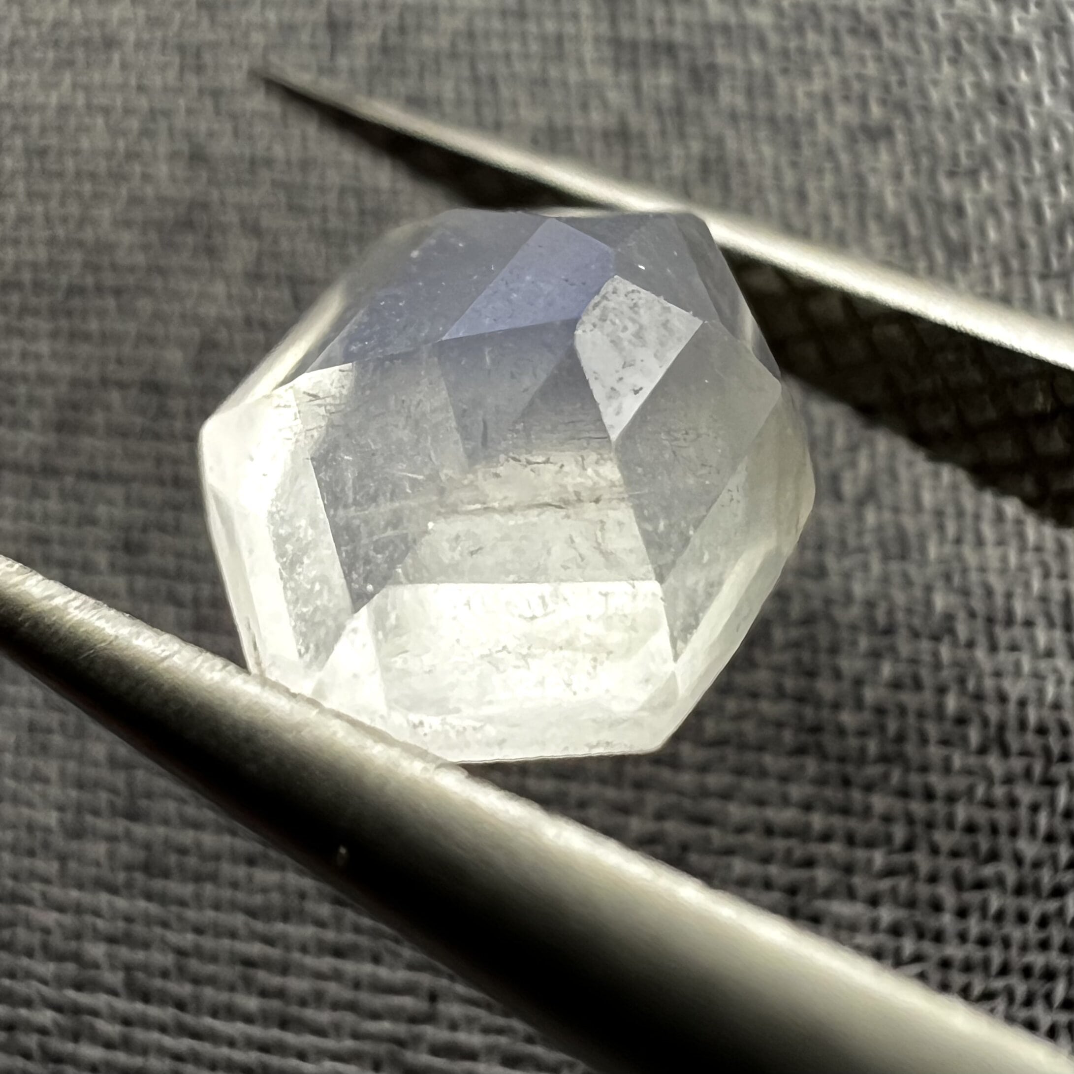 Piedra Luna-0.65ct-6.5x4.9x3.6mm