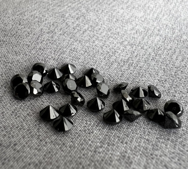 Diamante negro-0-03ct-2x2x1.3mm
