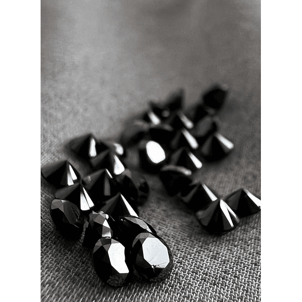 Diamante negro-0-03ct-2x2x1.3mm 1