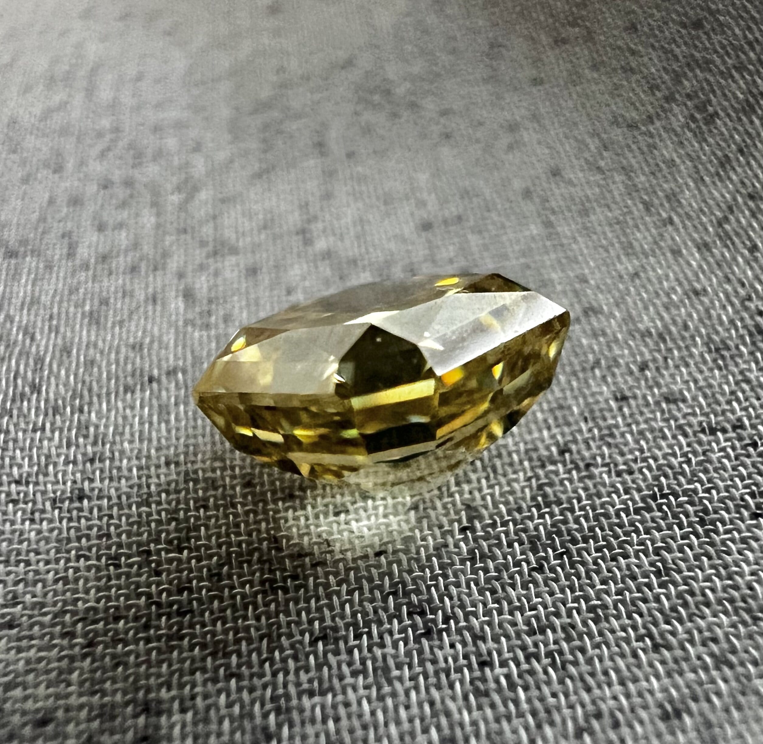 Moissanita amarilla-1.28ct-6x6mm