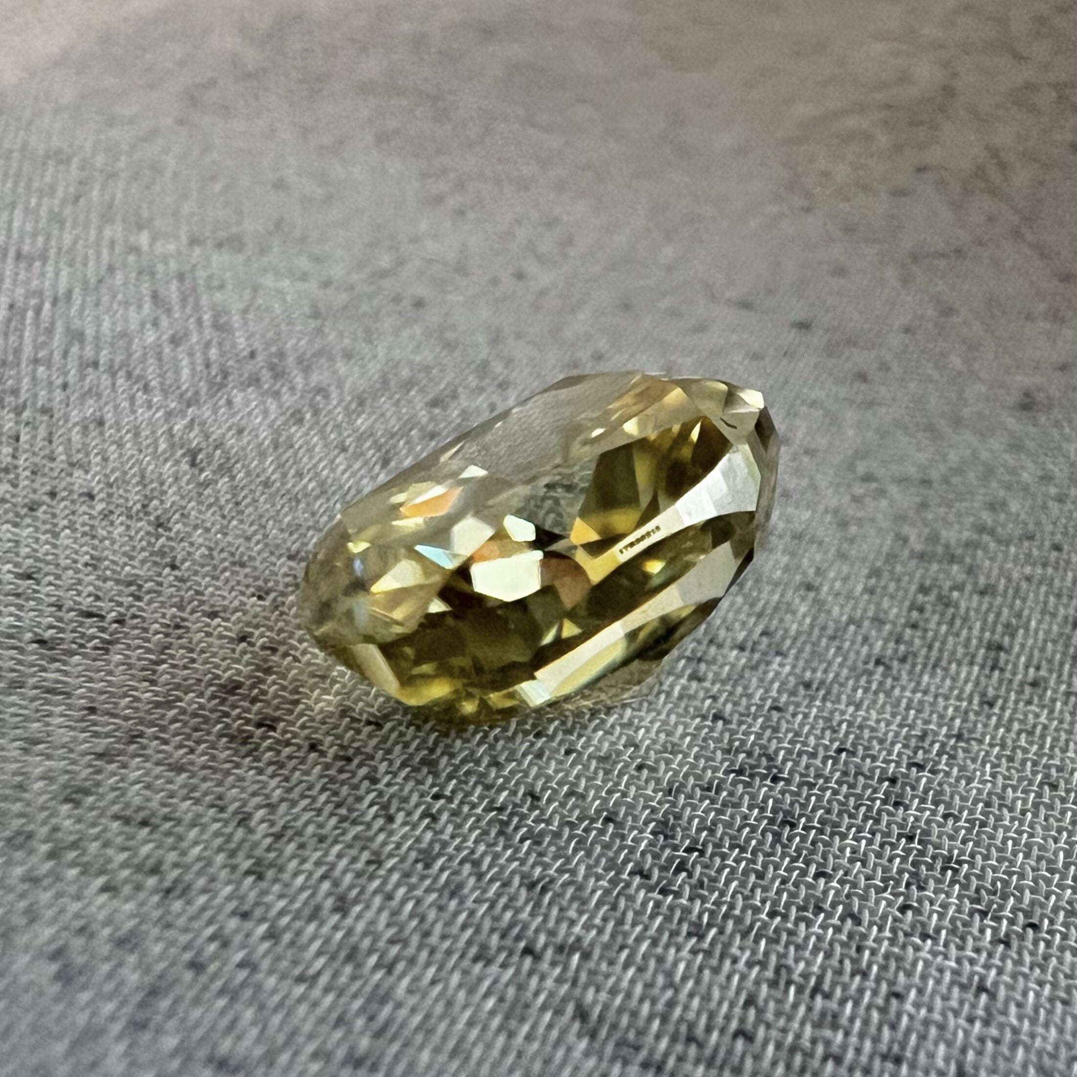 Moissanita amarilla-3.18ct-9x8mm