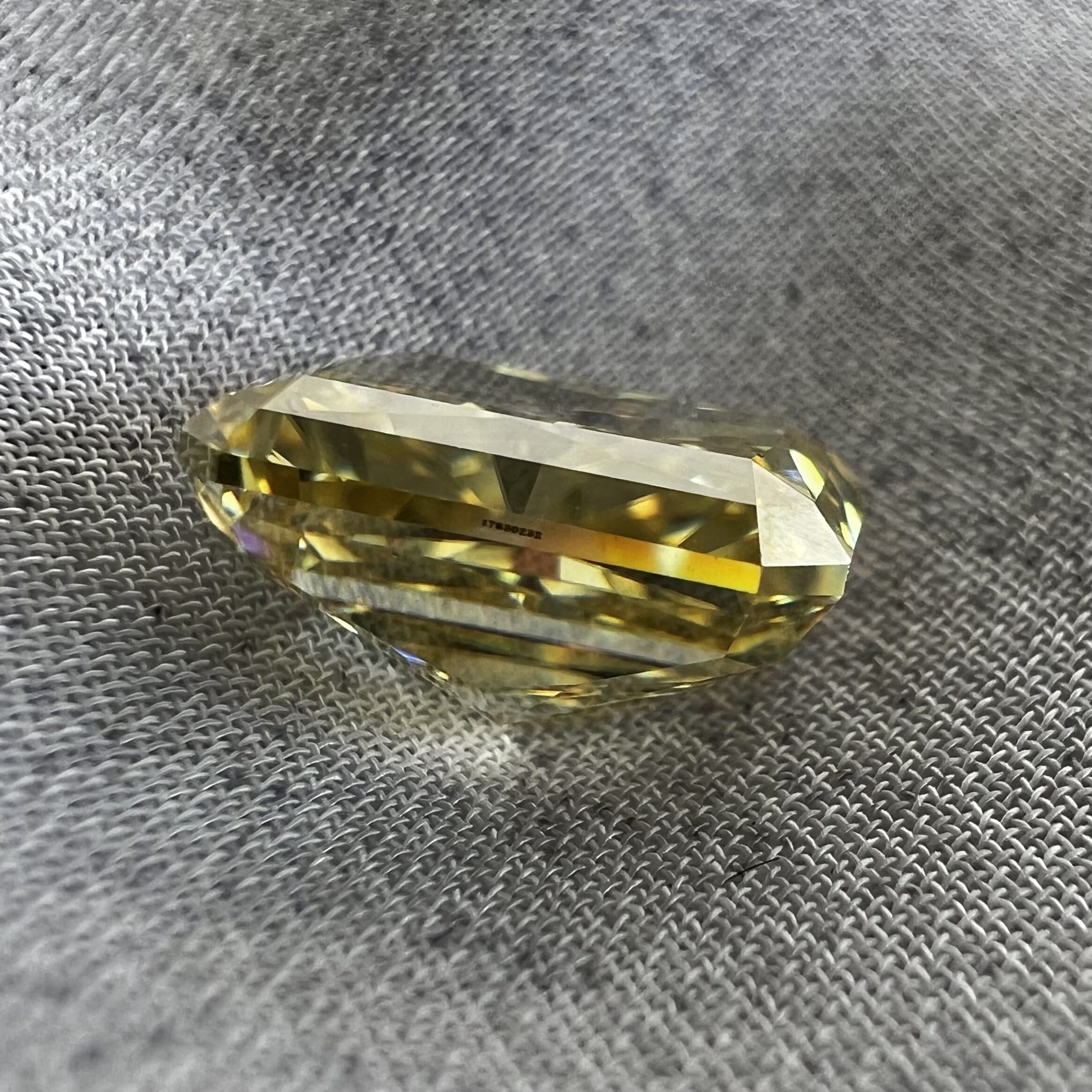 Moissanita amarilla-4.08ct-10x8mm