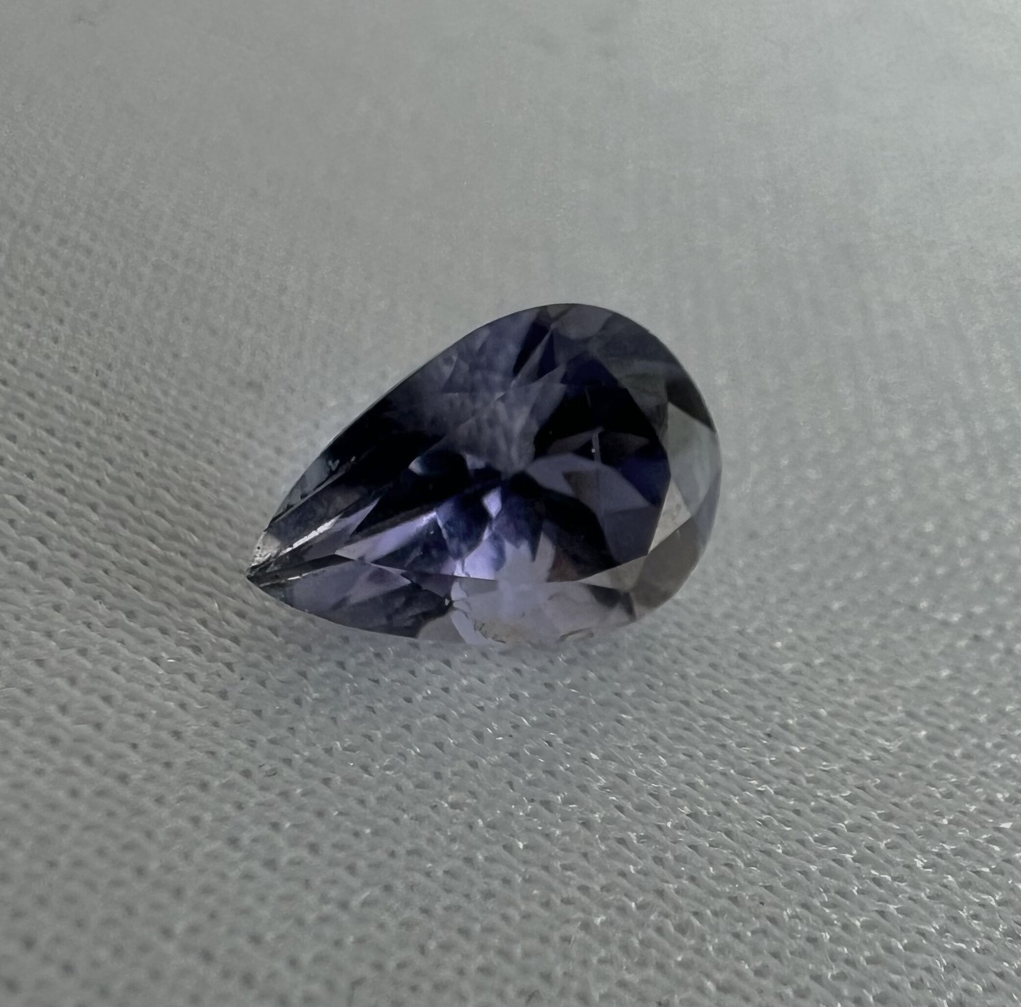 Iolita-0.50ct-6.8x4.8mm