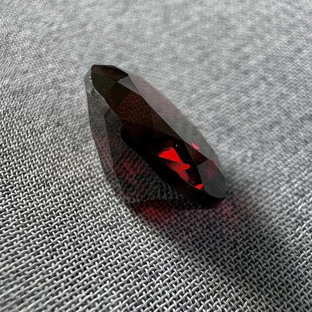Granate Rojo-3.14ct-10x8x4.3mm 2