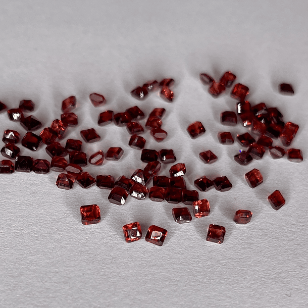 Granate rojo-0.20ct-3x3mm 2