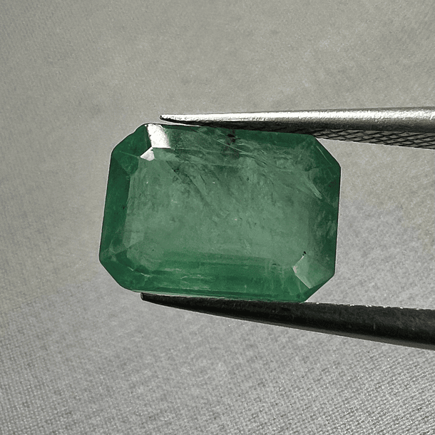 Esmeralda-2.56ct-9.4x6.7x4.2mm 1