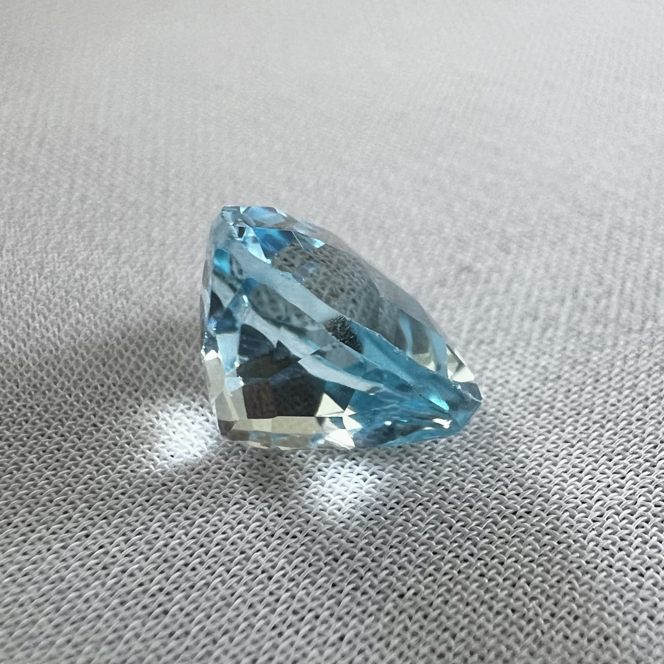 Topacio Azul-3.380ct-8.8x8.8x6.3mm