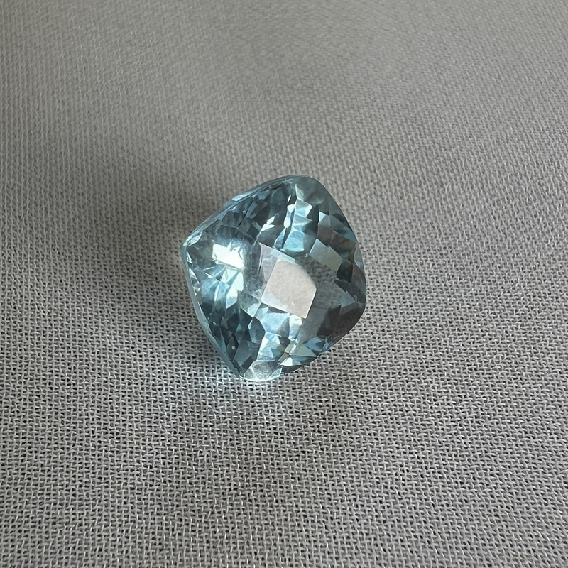 Topacio Azul-4.230ct-8.6x8.5x6.5mm