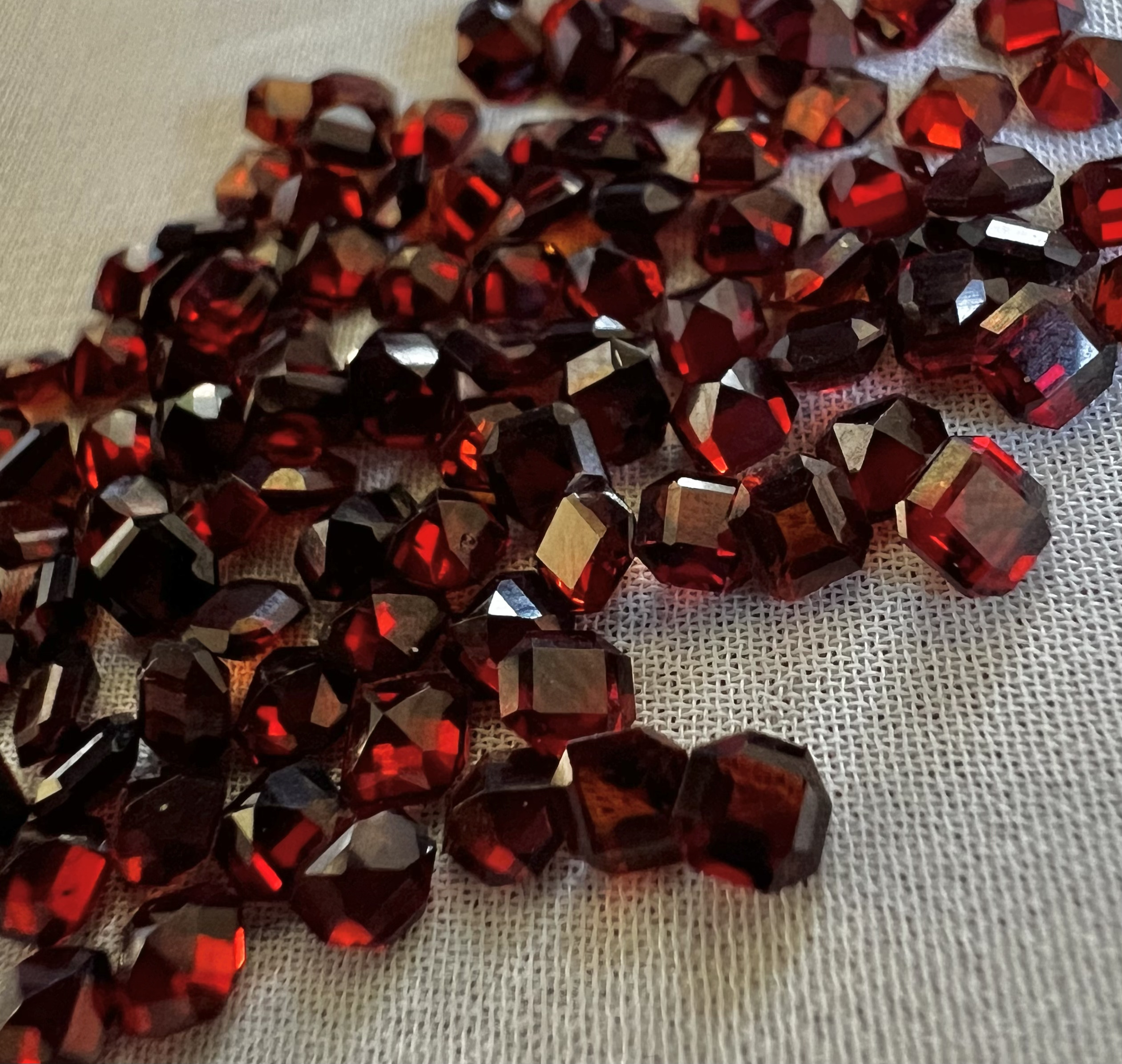 Granate Rojo-0.130ct-2.5mm