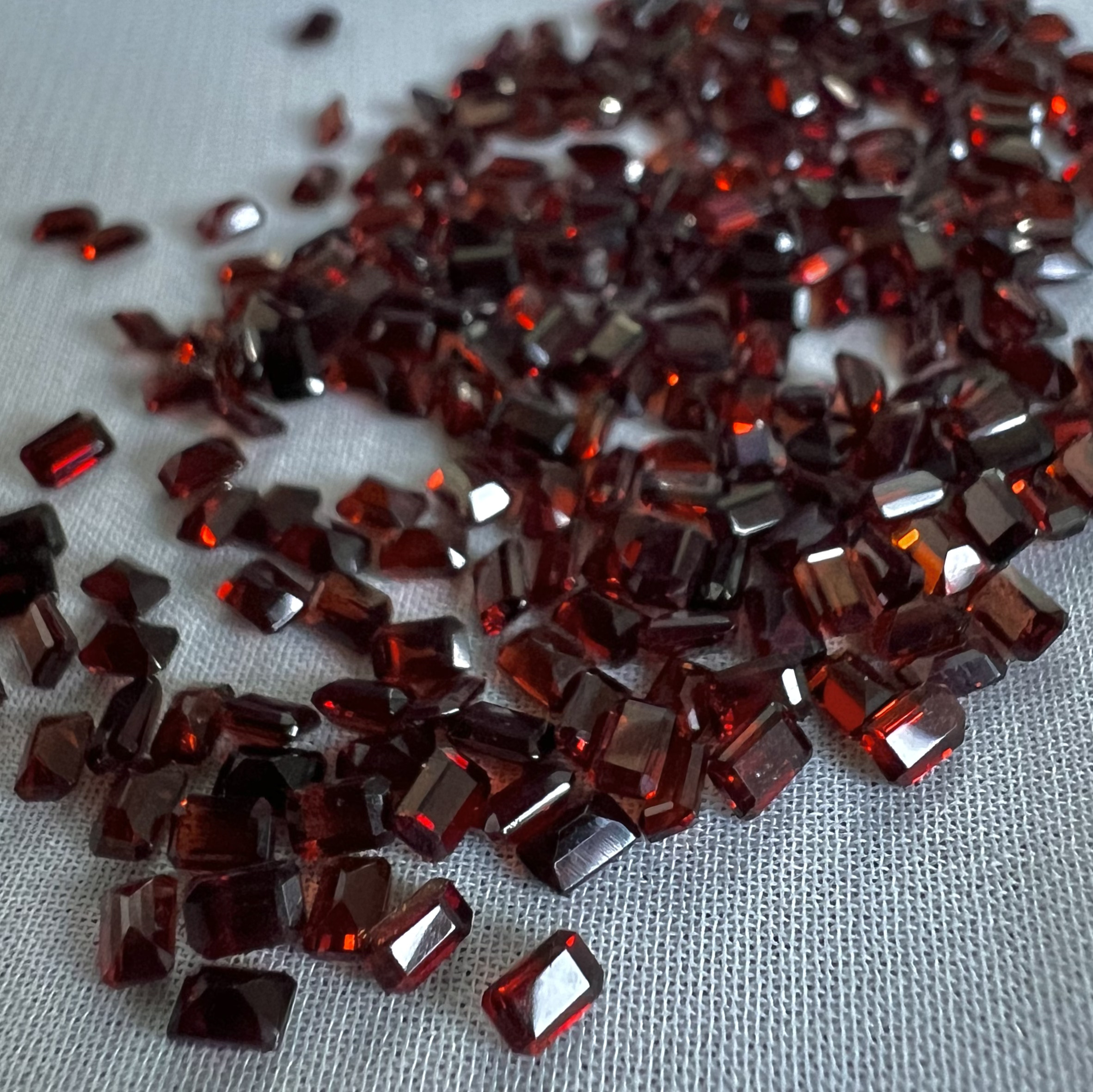Granate Rojo-0.090ct-2.5x2mm
