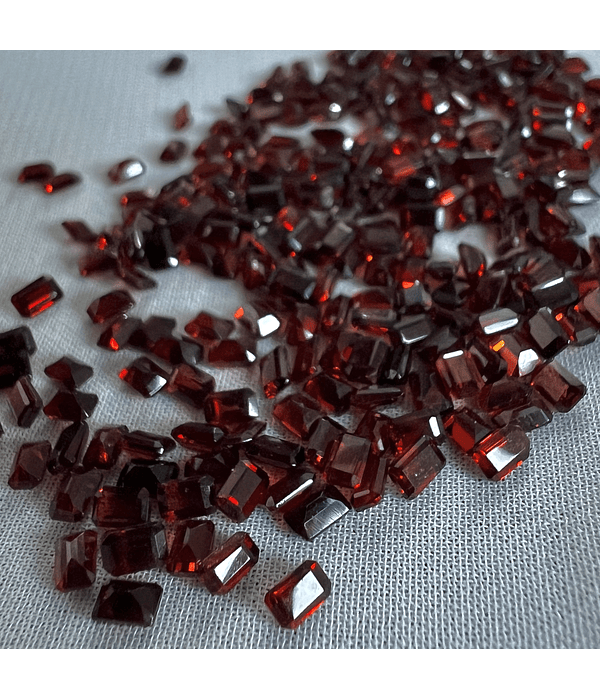 Granate Rojo-0.090ct-2.5x2mm