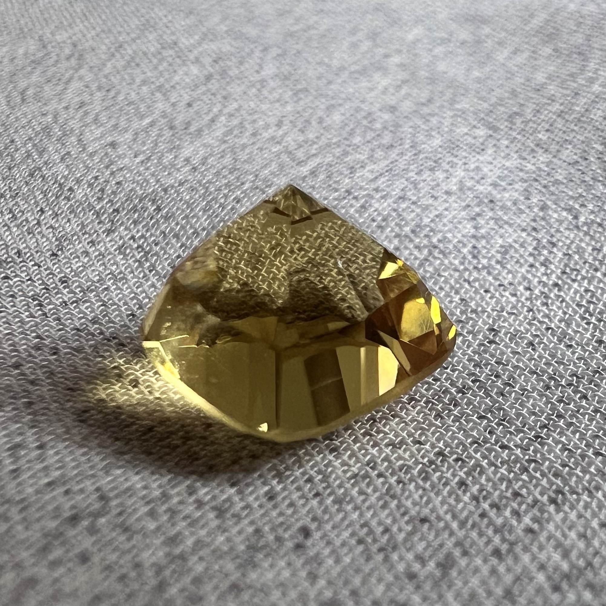 Citrino dorado-2.735ct-8.2x8.2x6.6mm