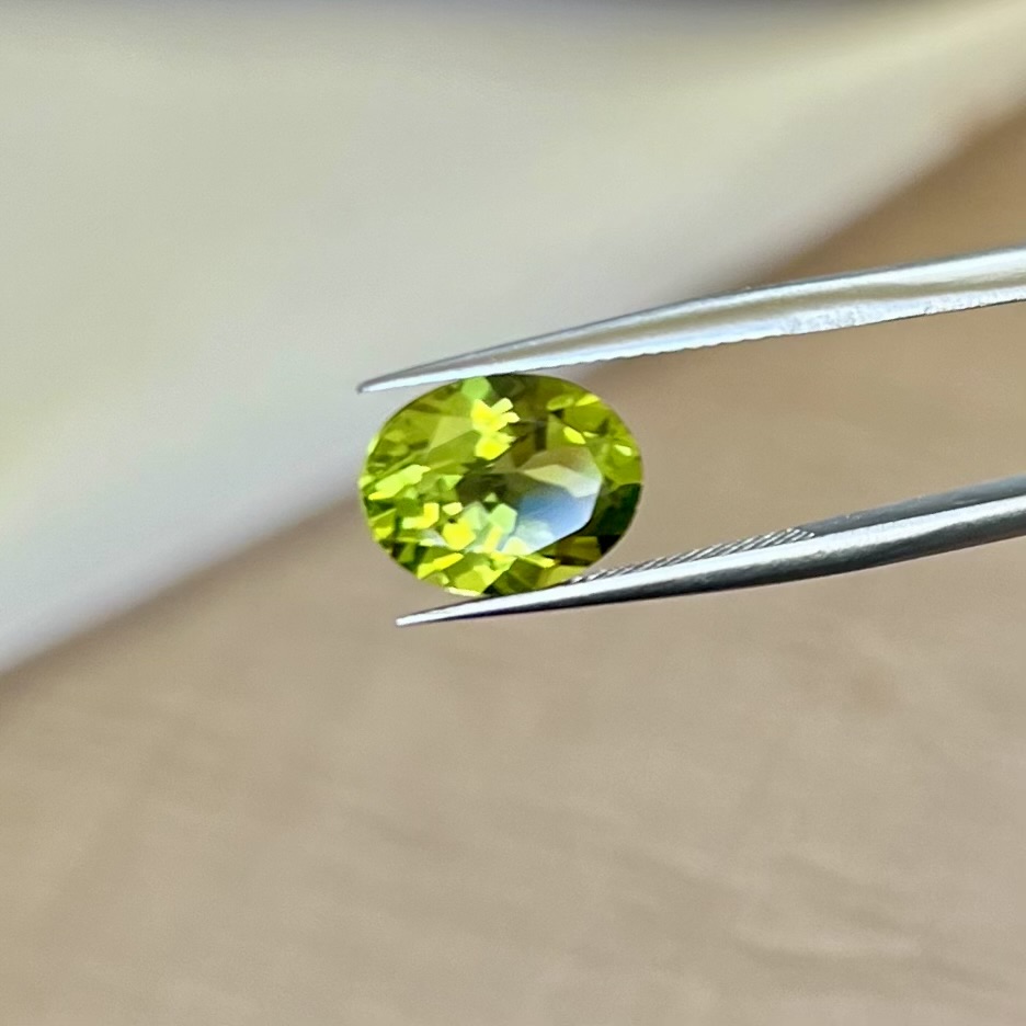 Peridoto-2.840ct-9.2x7.4x5.8mm