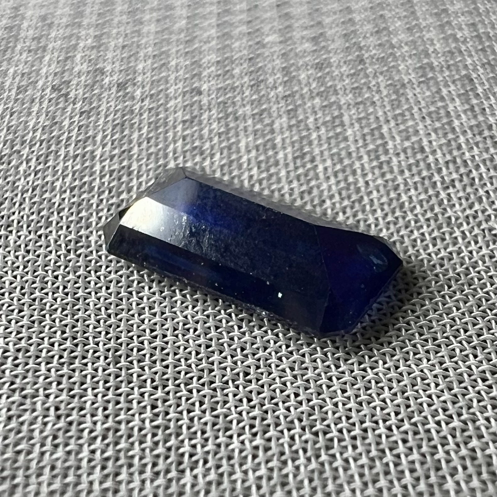 Zafiro azul de Sri Lanka-0.995ct-8x4.1x2.3mm