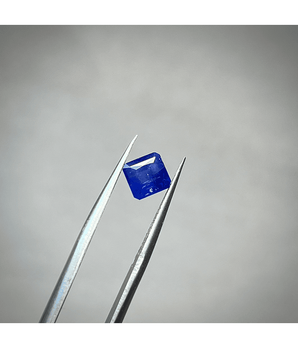 Zafiro azul de Sri Lanka-1.260ct-5.9x5.6x3.5mm