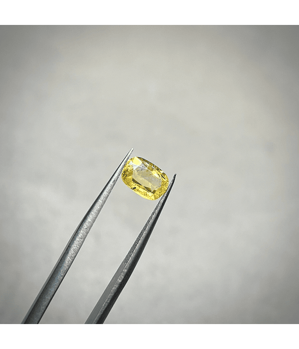 Zafiro amarillo de Sri Lanka-1.110ct-7.3x5x2.4mm