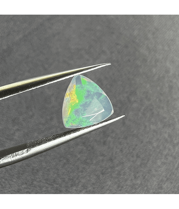 Ópalo etíope-0.930ct-8.3x8.3mm