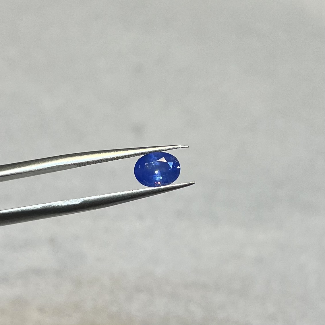 Zafiro azul de Sri Lanka-0.960ct-6.3x4.8mm