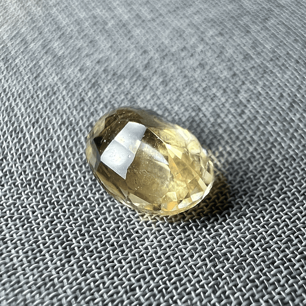 Zafiro amarillo de Sri Lanka-0.870ct-6.7x4.6mm 3