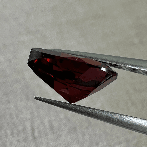 Granate rojo-1.870ct-8.8x6.8mm 2