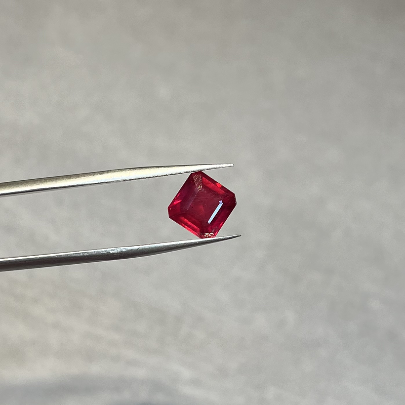 Rubí-2.700ct-7x7mm