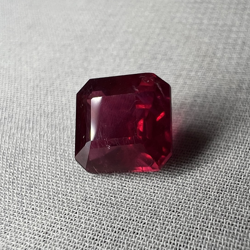 Rubí-1.845ct-6x6mm