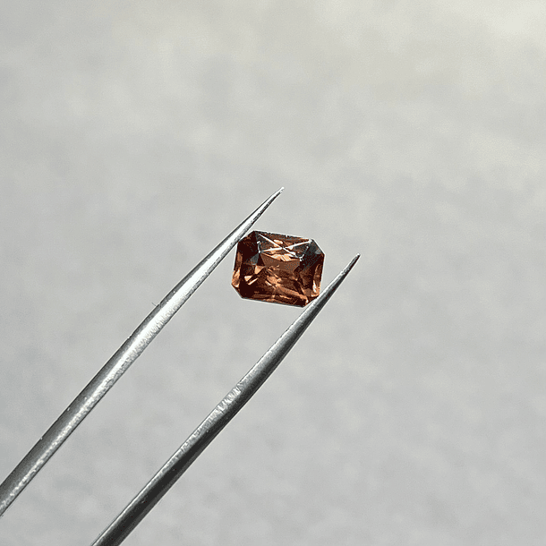 Circón natural-2.56ct-7.8x6x4.4mm 1