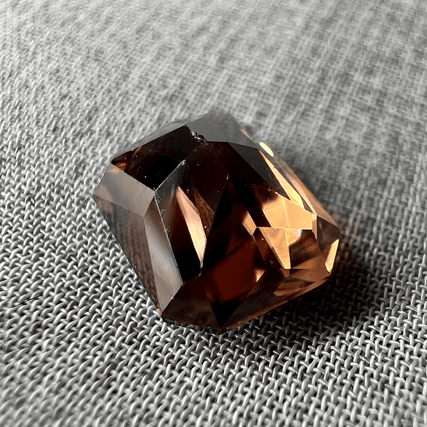 Circón natural-2.56ct-7.8x6x4.4mm 3