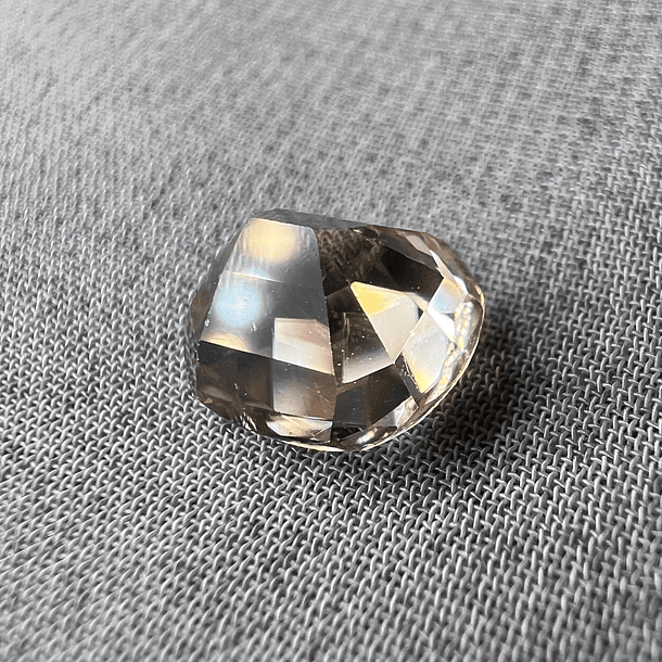 Circón natural-2.95ct-7.7x7x4.9mm 2