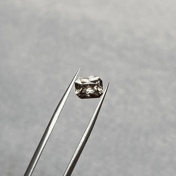 Circón natural-2.47ct-8x6.3x4.1mm 1