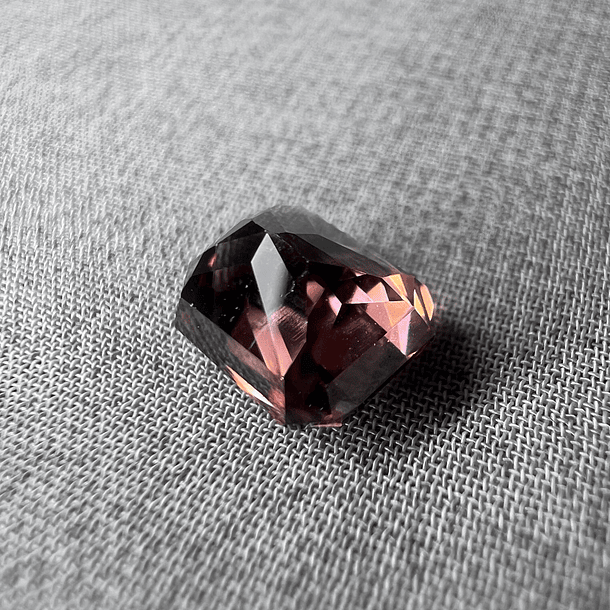 Circón natural-3.045ct-7.7x6.2x4.9mm 2