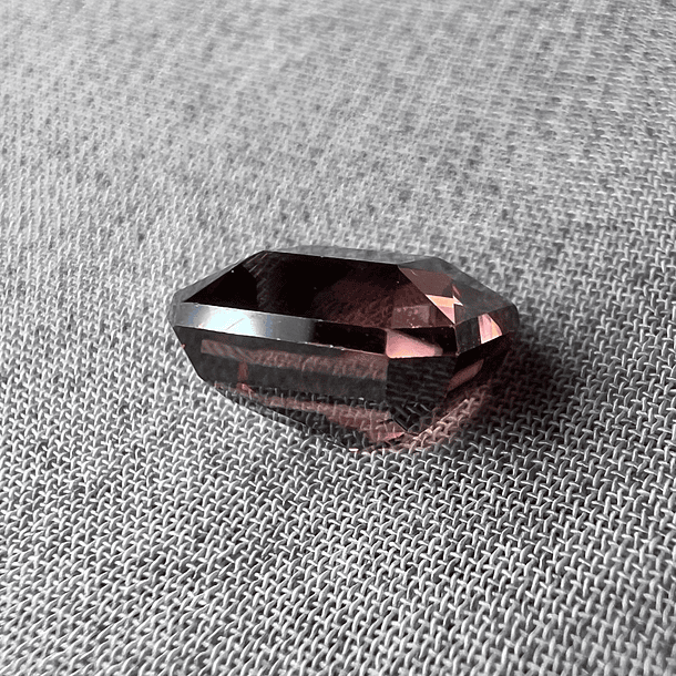 Circón natural-3.045ct-7.7x6.2x4.9mm 3