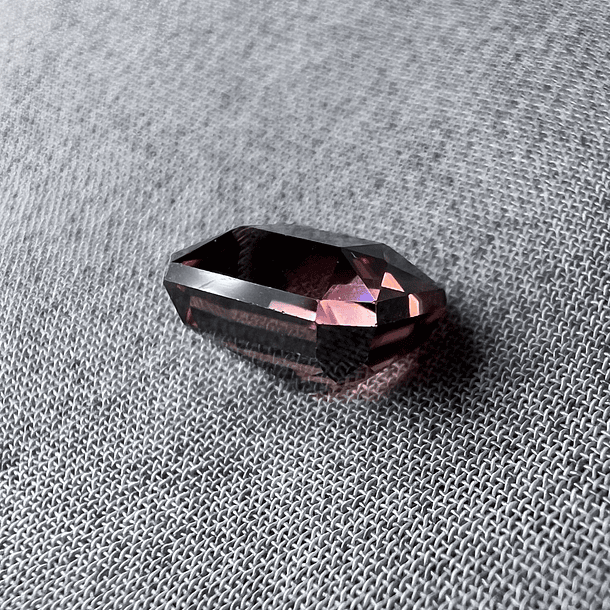 Circón natural-3.045ct-7.7x6.2x4.9mm 4