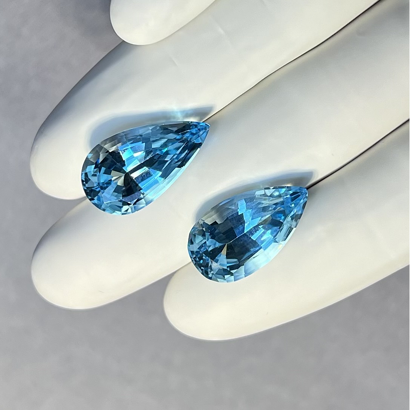 Par de Topacios suizos-23.635ct-18.8x10.5x7.9mm