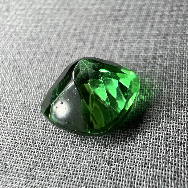 Topacio verde-2.780ct-8x7.8mm 2