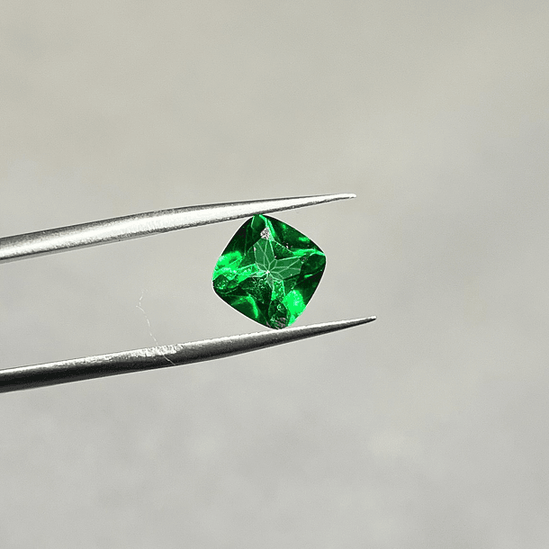 Topacio verde-2.635ct-8x8mm 1