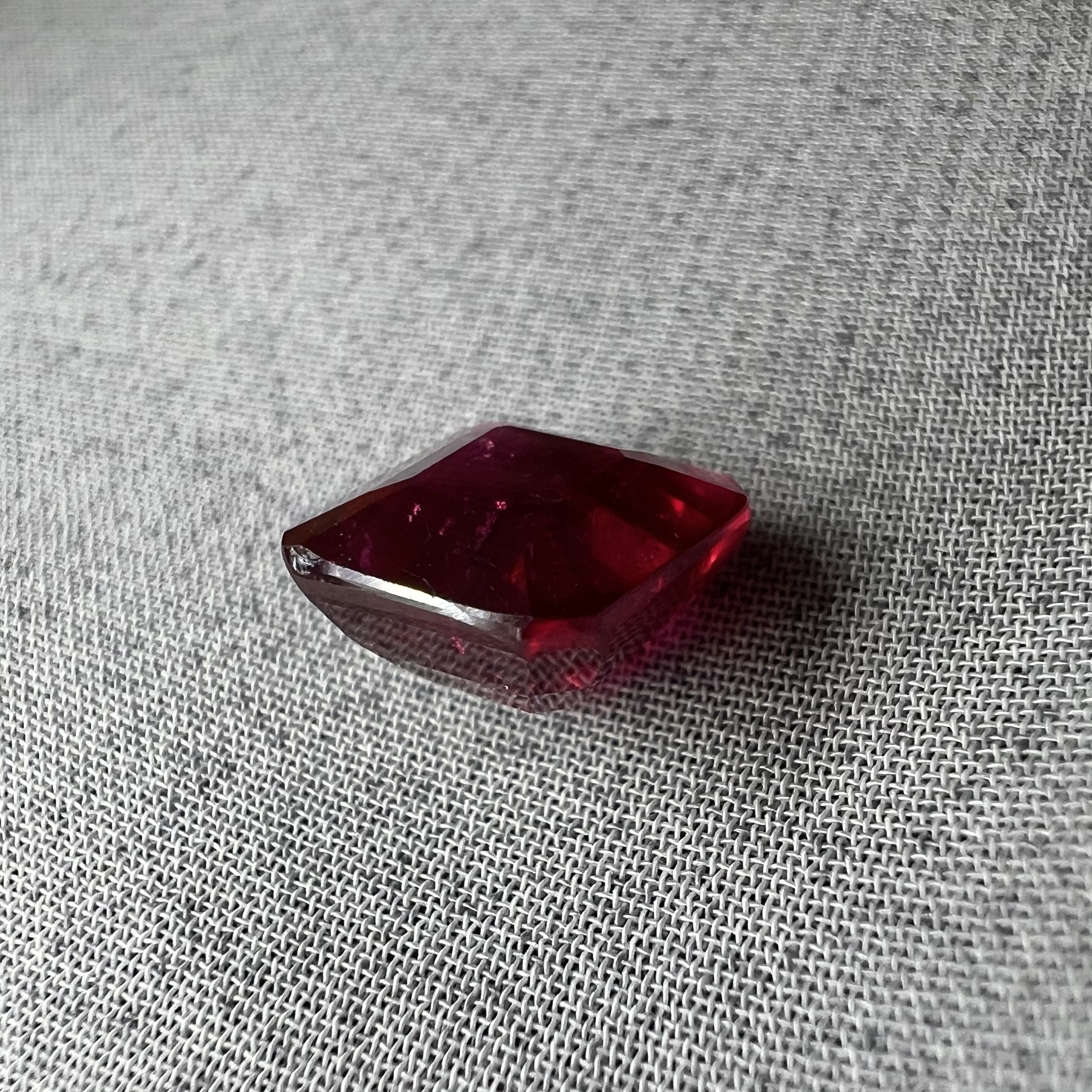 Rubí-2.35ct-6.8x6.8mm