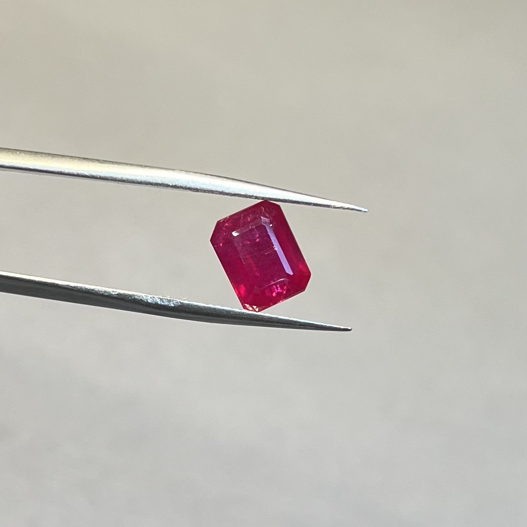 Rubí-3.420ct-8.9x6.9mm